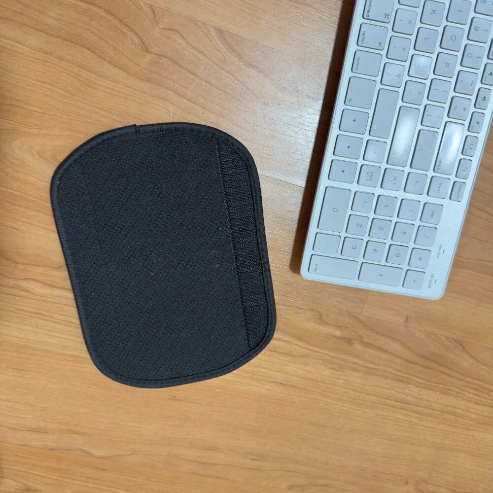 Slim Bluetooth Wireless Smart Keyboard with 4 Device Sync w/mouse pad